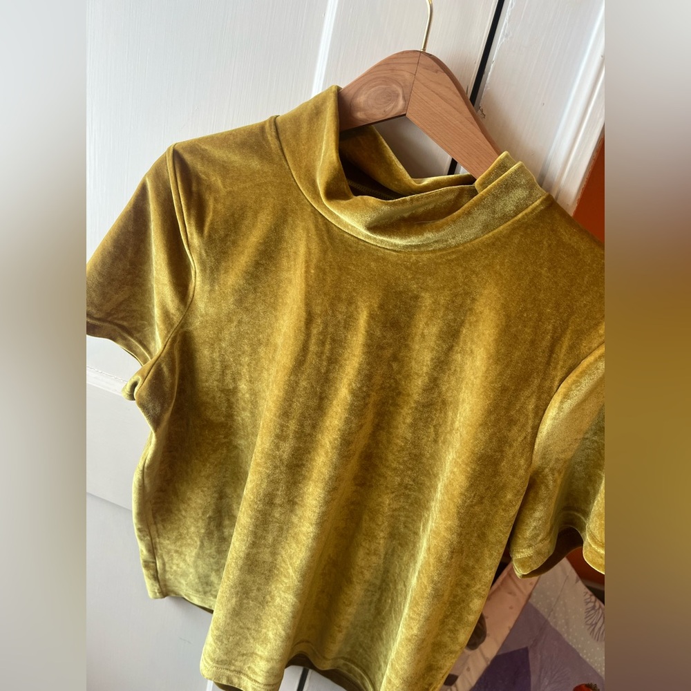 Madewell Velvet Mock Neck Short-Sleeve Top in Mustard